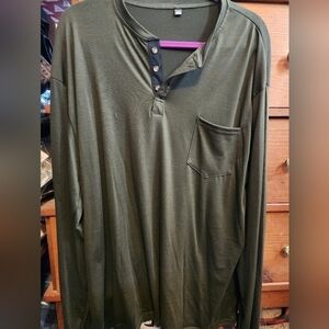Nwot Mens shirt